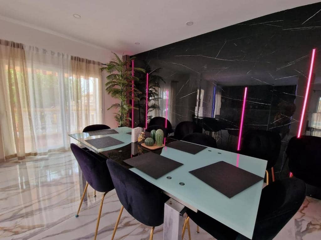 5 Zimmer Villa zu vermieten in Alhaurin de la Torre mit Pool Garage - 3.500 € (Ref: 10044422)