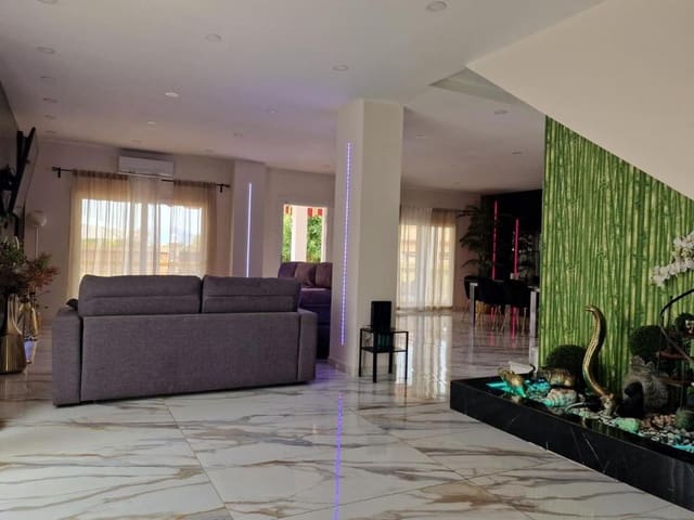 5 Zimmer Villa zu vermieten in Alhaurín de la Torre mit Pool Garage - 3.500 € (Ref: 10044422)