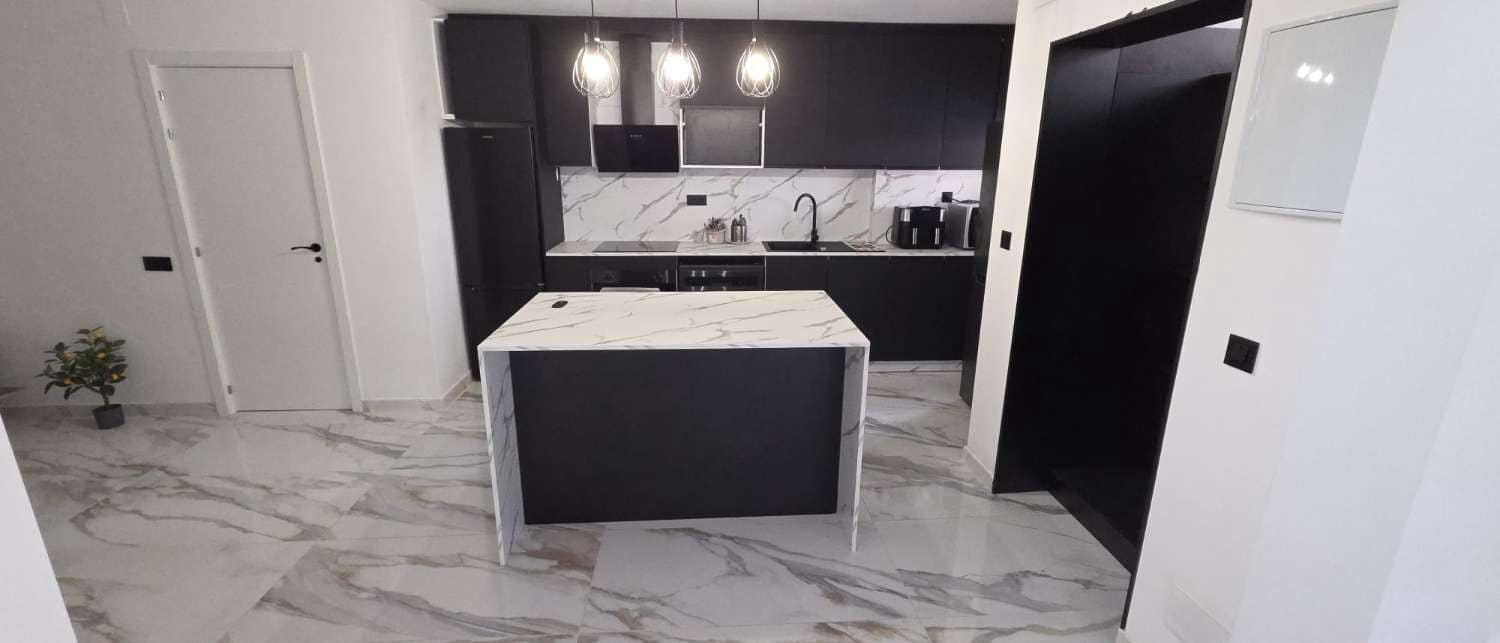 5 Zimmer Villa zu vermieten in Alhaurin de la Torre mit Pool Garage - 3.500 € (Ref: 10044422)