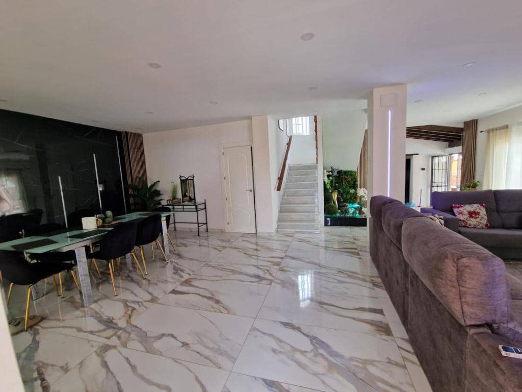 5 Zimmer Villa zu vermieten in Alhaurin de la Torre mit Pool Garage - 3.500 € (Ref: 10044422)