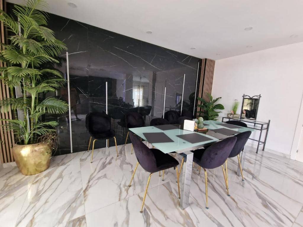 5 Zimmer Villa zu vermieten in Alhaurin de la Torre mit Pool Garage - 3.500 € (Ref: 10044422)
