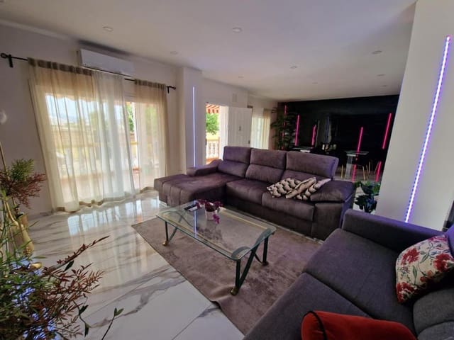5 Zimmer Villa zu vermieten in Alhaurín de la Torre mit Pool Garage - 3.500 € (Ref: 10044422)