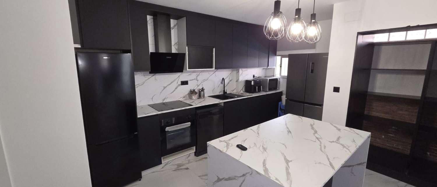 5 Zimmer Villa zu vermieten in Alhaurin de la Torre mit Pool Garage - 3.500 € (Ref: 10044422)