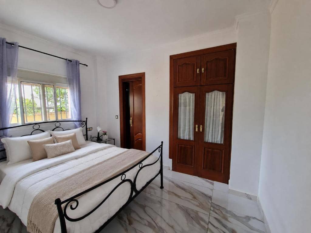 5 Zimmer Villa zu vermieten in Alhaurin de la Torre mit Pool Garage - 3.500 € (Ref: 10044422)