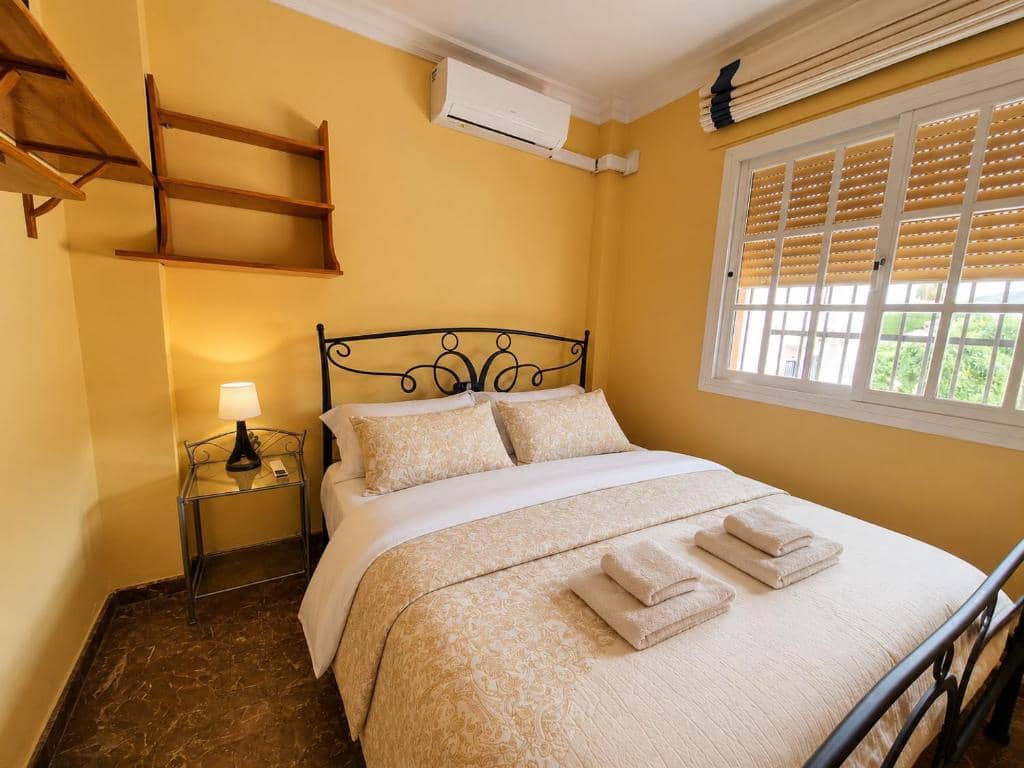 5 Zimmer Villa zu vermieten in Alhaurin de la Torre mit Pool Garage - 3.500 € (Ref: 10044422)