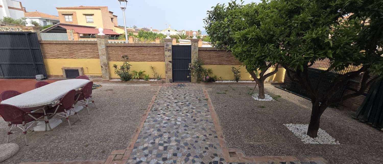 5 Zimmer Villa zu vermieten in Alhaurin de la Torre mit Pool Garage - 3.500 € (Ref: 10044422)