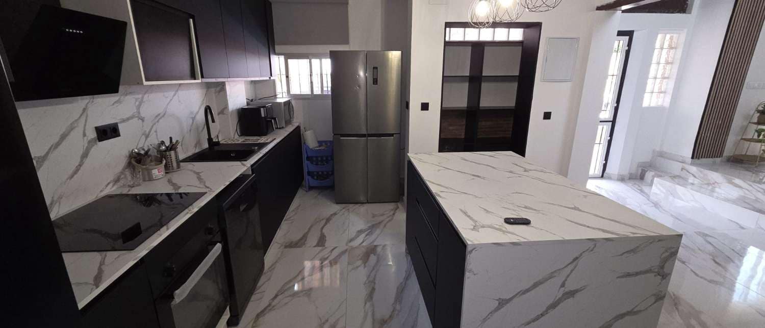 5 Zimmer Villa zu vermieten in Alhaurin de la Torre mit Pool Garage - 3.500 € (Ref: 10044422)