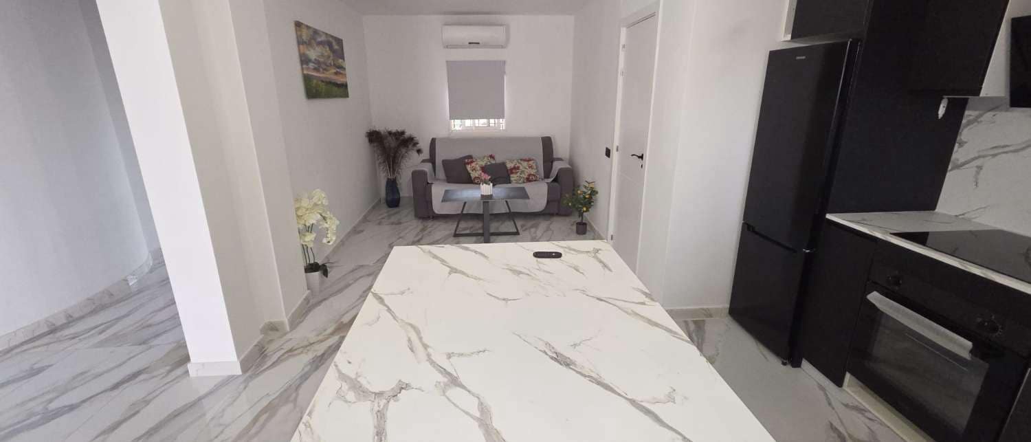 5 Zimmer Villa zu vermieten in Alhaurin de la Torre mit Pool Garage - 3.500 € (Ref: 10044422)