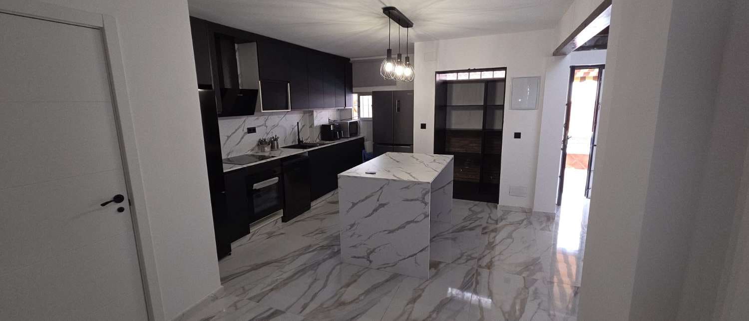 5 Zimmer Villa zu vermieten in Alhaurin de la Torre mit Pool Garage - 3.500 € (Ref: 10044422)