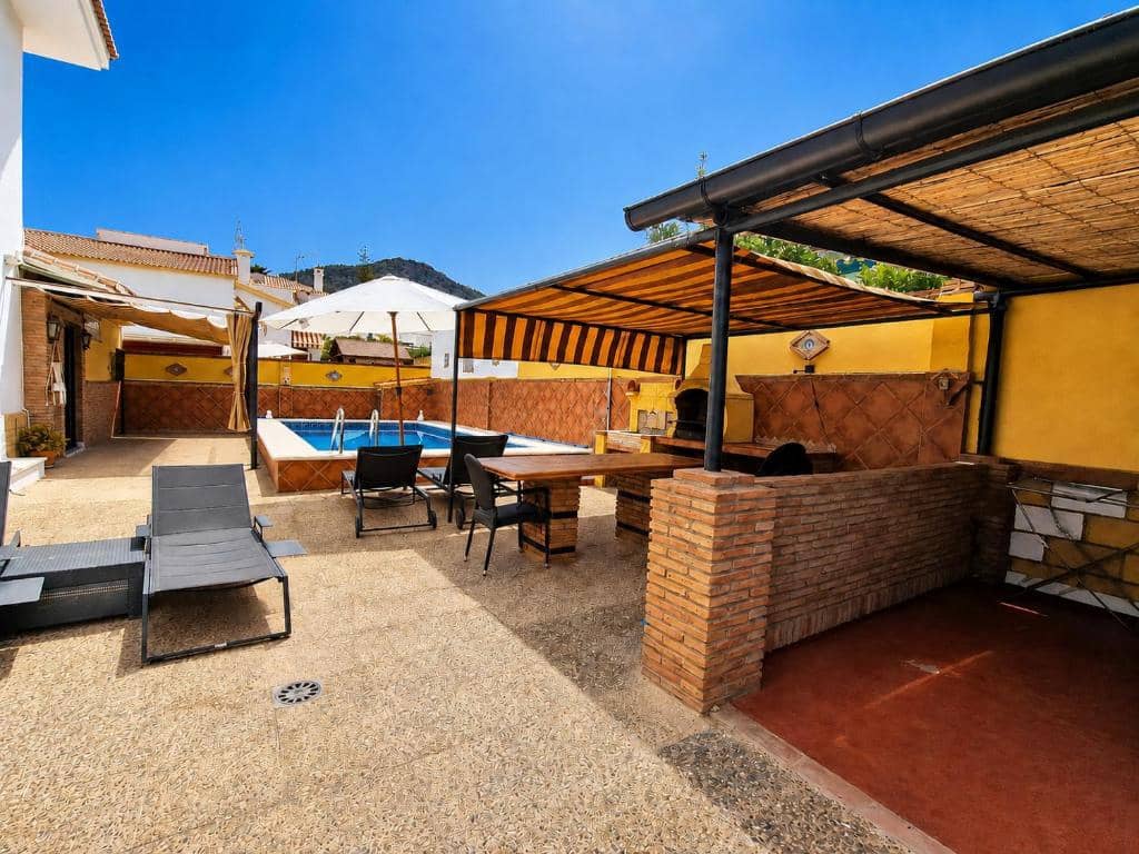 5 Zimmer Villa zu vermieten in Alhaurin de la Torre mit Pool Garage - 3.500 € (Ref: 10044422)