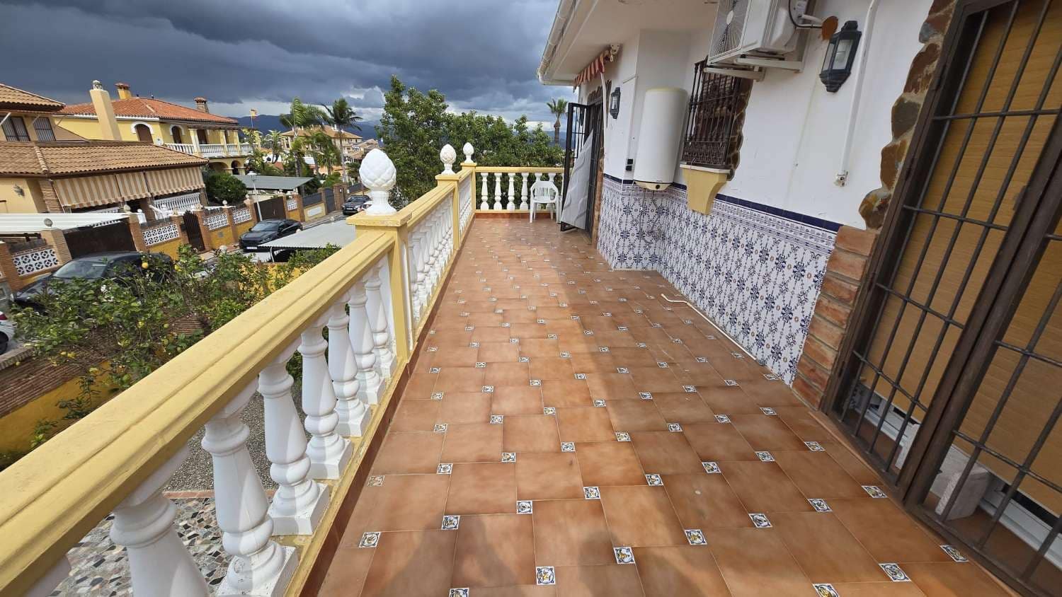 5 Zimmer Villa zu vermieten in Alhaurin de la Torre mit Pool Garage - 3.500 € (Ref: 10044422)