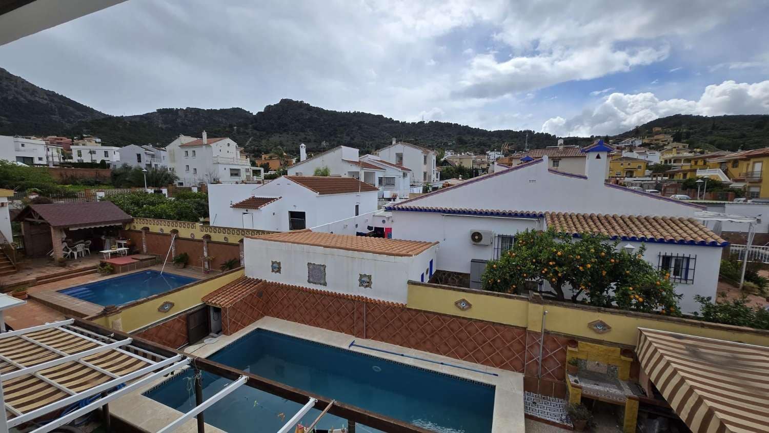 5 Zimmer Villa zu vermieten in Alhaurin de la Torre mit Pool Garage - 3.500 € (Ref: 10044422)