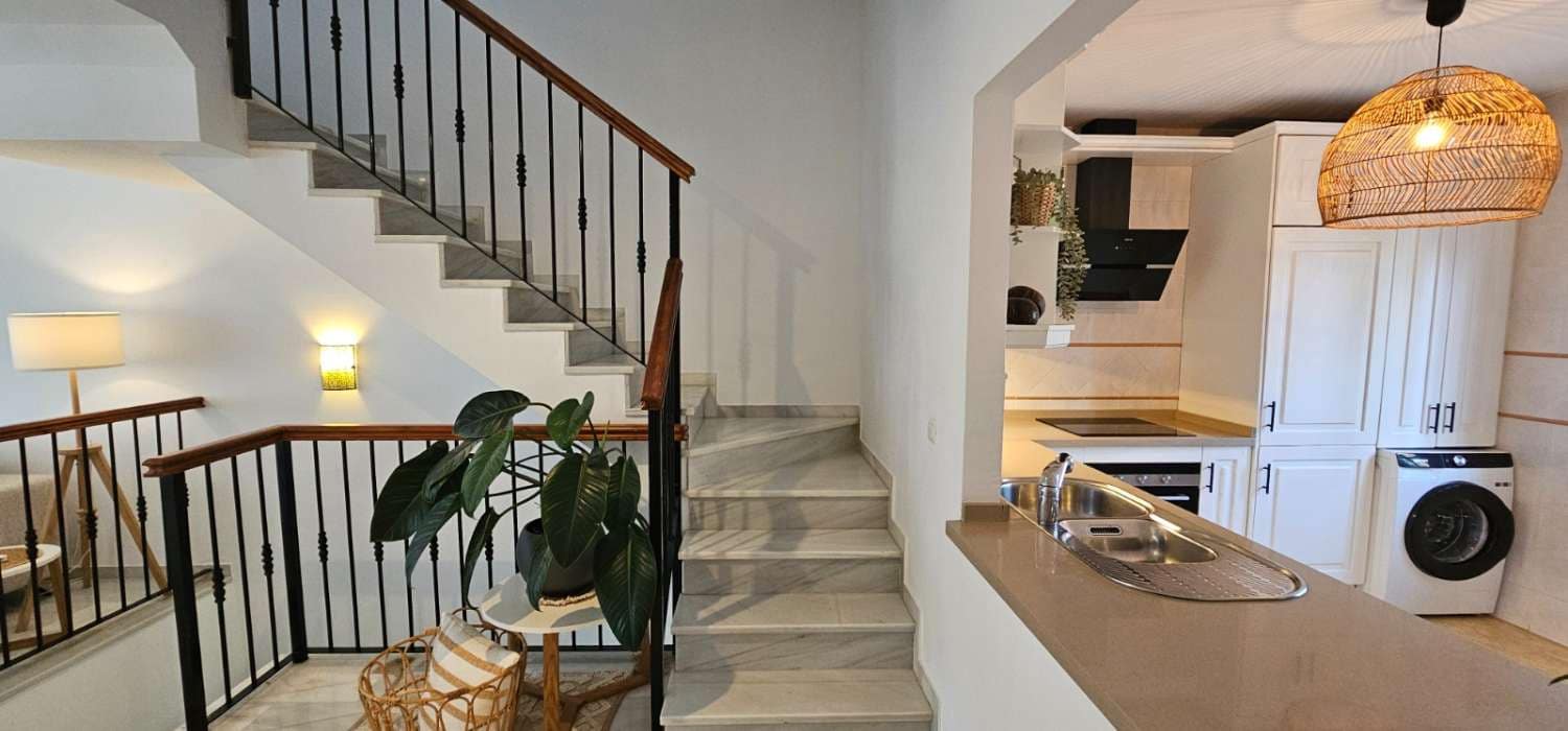 2 soverom Rekkehus til leie i Alhaurin de la Torre med svømmebasseng garasje - € 2 290 (Ref: 10048695)
