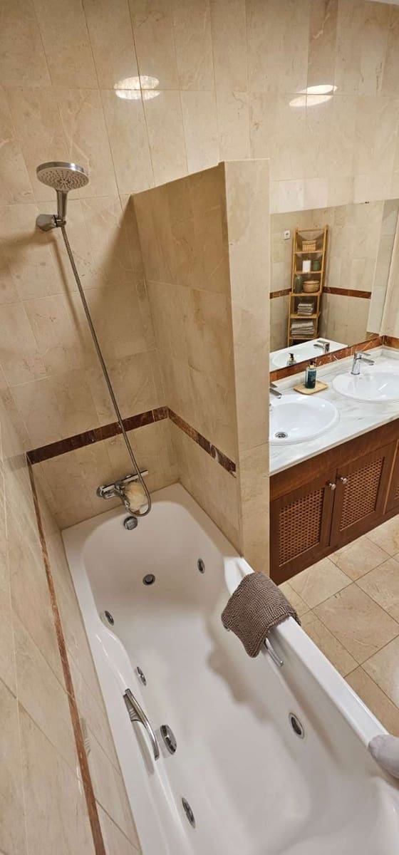 2 soverom Rekkehus til leie i Alhaurin de la Torre med svømmebasseng garasje - € 2 290 (Ref: 10048695)