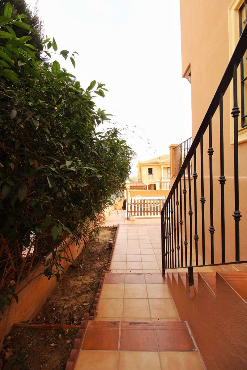 4 sovrum Semi-fristående Villa till salu i Alhaurin de la Torre med pool - 599 000 € (Ref: 10054608)