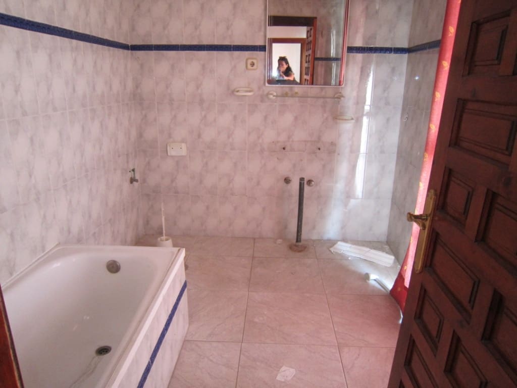 12 bedroom Commercial for sale in Alhaurin de la Torre - € 750,000 (Ref: 10061226)