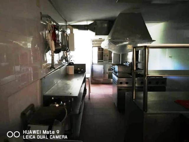 5 makuuhuone Ravintola/baari myytävänä paikassa Loja - 480 000 € (Ref: 10061227)