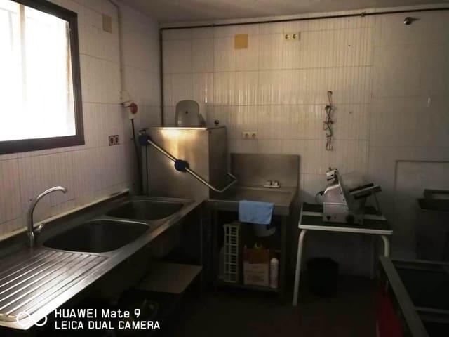 5 makuuhuone Ravintola/baari myytävänä paikassa Loja - 480 000 € (Ref: 10061227)