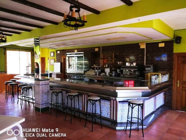 5 makuuhuone Ravintola/baari myytävänä paikassa Loja - 480 000 € (Ref: 10061227)
