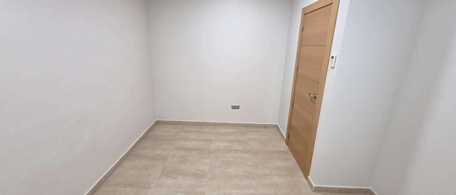 Commercieel te huur in Alhaurin de la Torre - € 1.950 (Ref: 10157187)