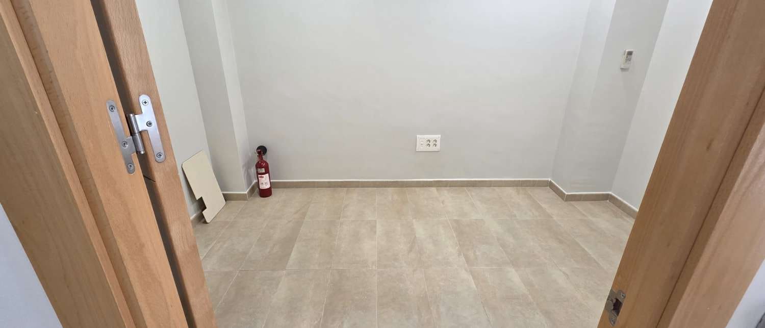 Commercieel te huur in Alhaurin de la Torre - € 1.950 (Ref: 10157187)