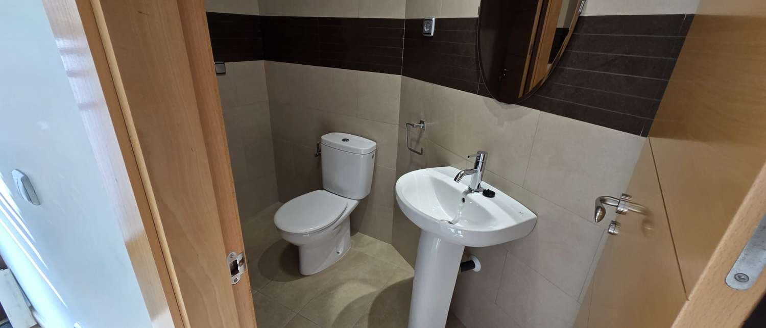 Commercieel te huur in Alhaurin de la Torre - € 1.950 (Ref: 10157187)