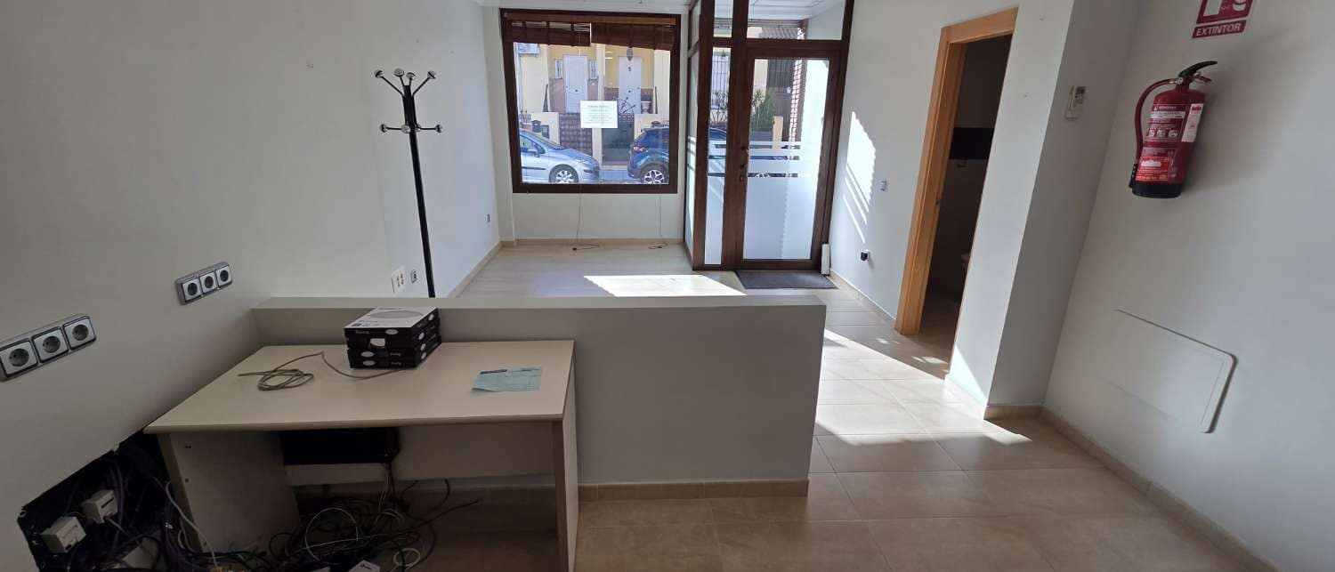 Commercieel te huur in Alhaurin de la Torre - € 1.950 (Ref: 10157187)