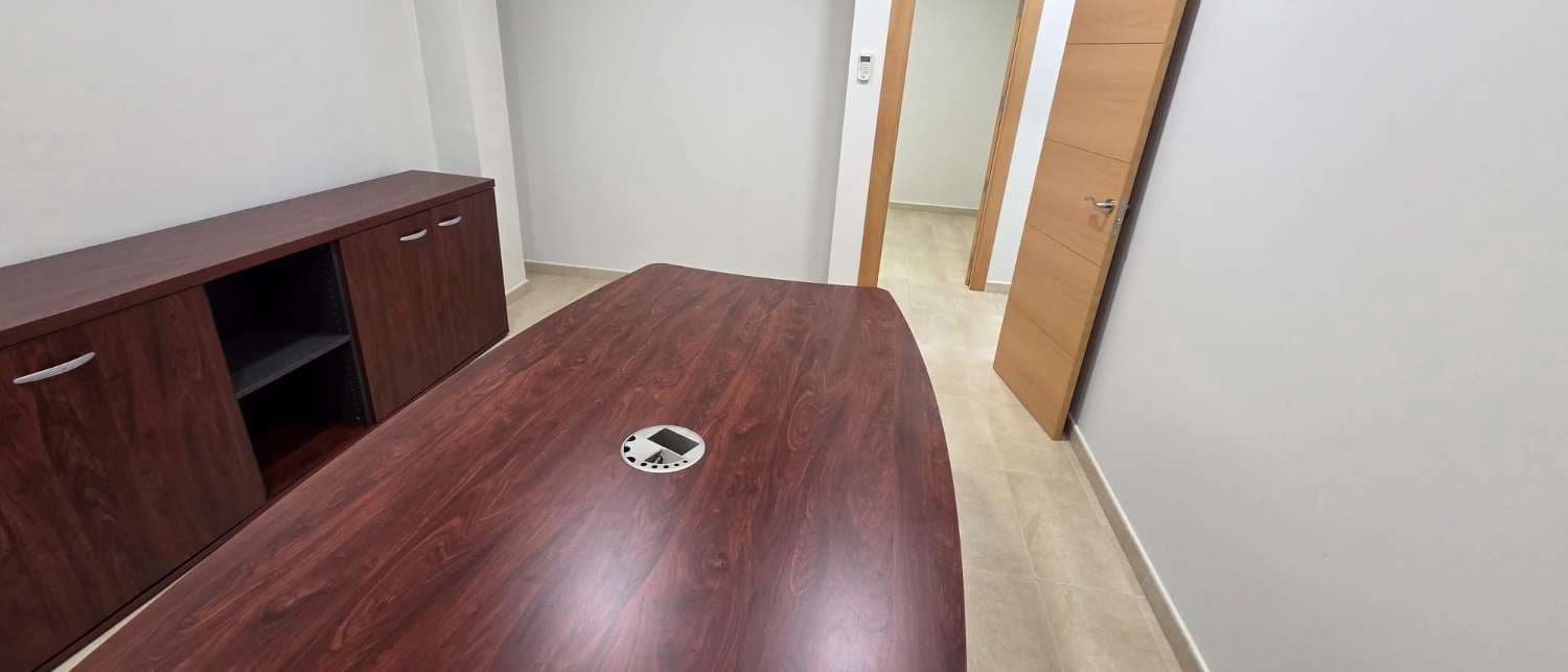 Commercieel te huur in Alhaurin de la Torre - € 1.950 (Ref: 10157187)