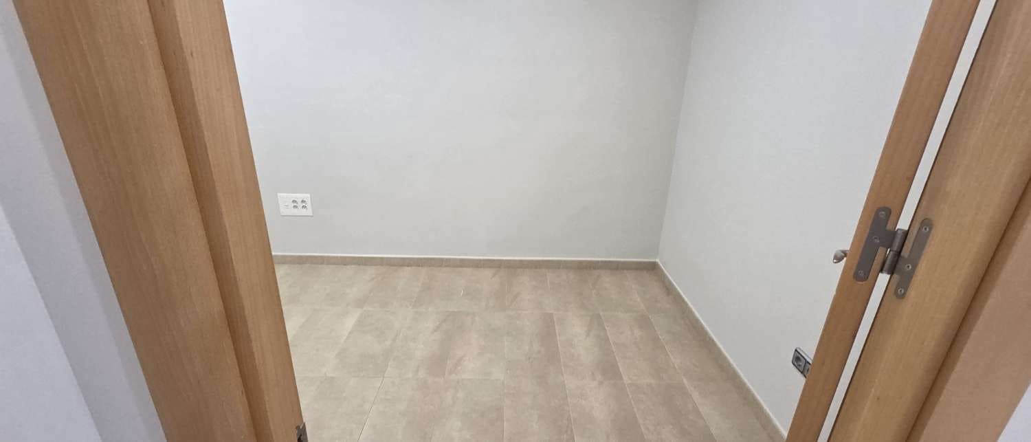 Commercieel te huur in Alhaurin de la Torre - € 1.950 (Ref: 10157187)