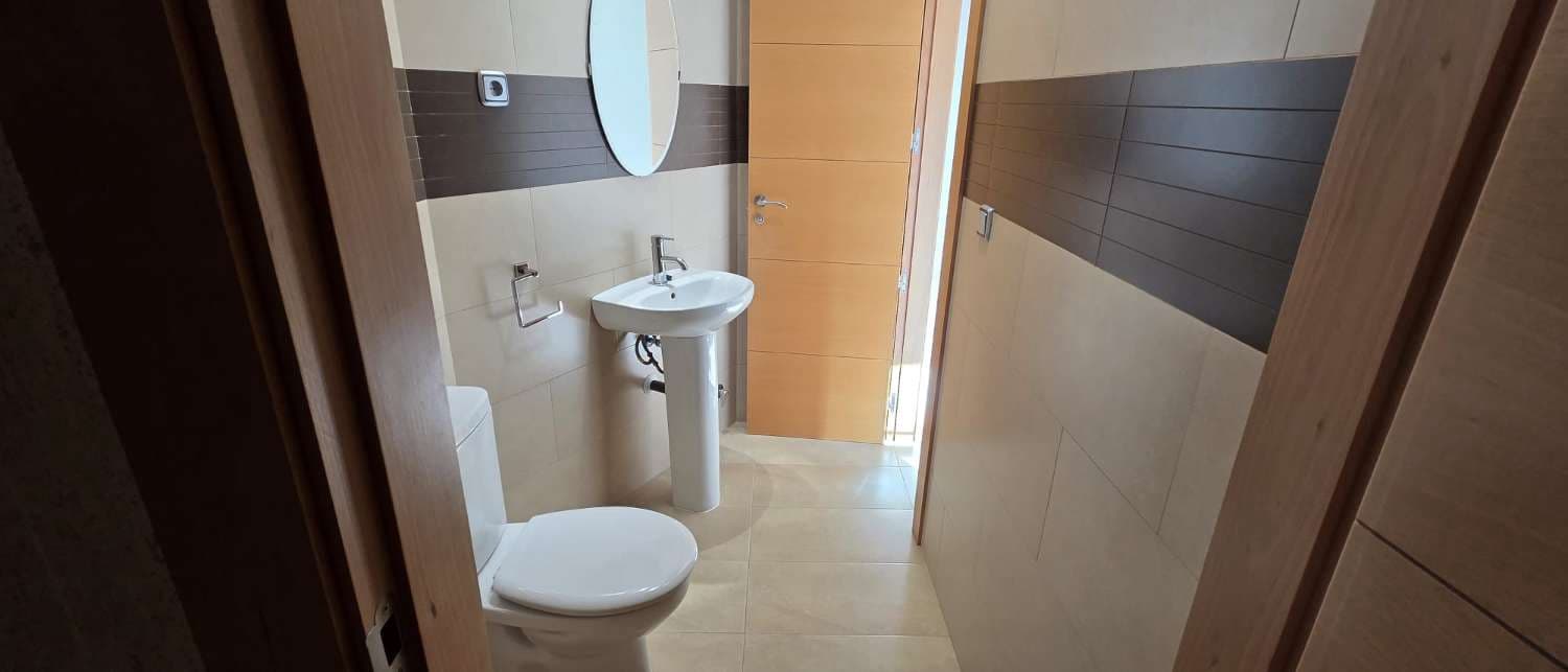 Commercieel te huur in Alhaurin de la Torre - € 1.950 (Ref: 10157187)