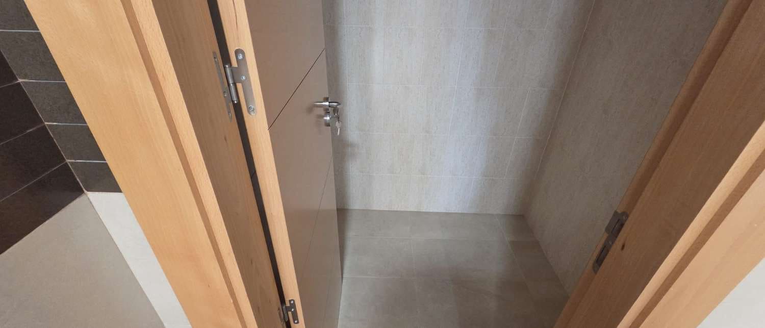 Commercieel te huur in Alhaurin de la Torre - € 1.950 (Ref: 10157187)