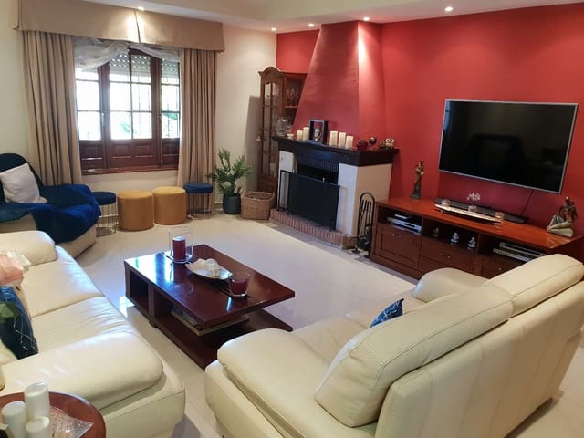 5 slaapkamer Villa te koop in Alhaurín de la Torre met zwembad - € 850.000 (Ref: 1836761)