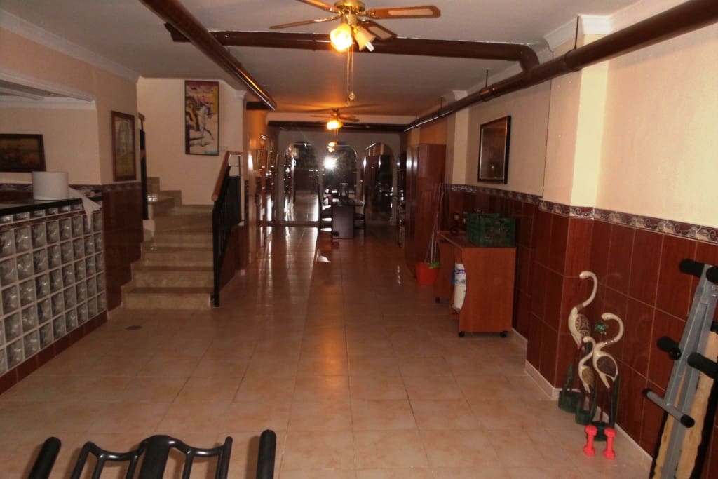 4 bedroom Semi-detached Villa for sale in Alhaurin de la Torre with pool - € 550,000 (Ref: 5221976)