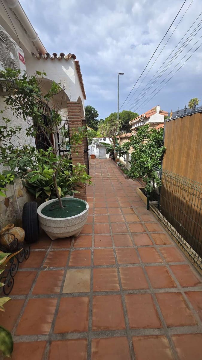 4 bedroom Villa for sale in Torremolinos with pool - € 790,000 (Ref: 5222100)