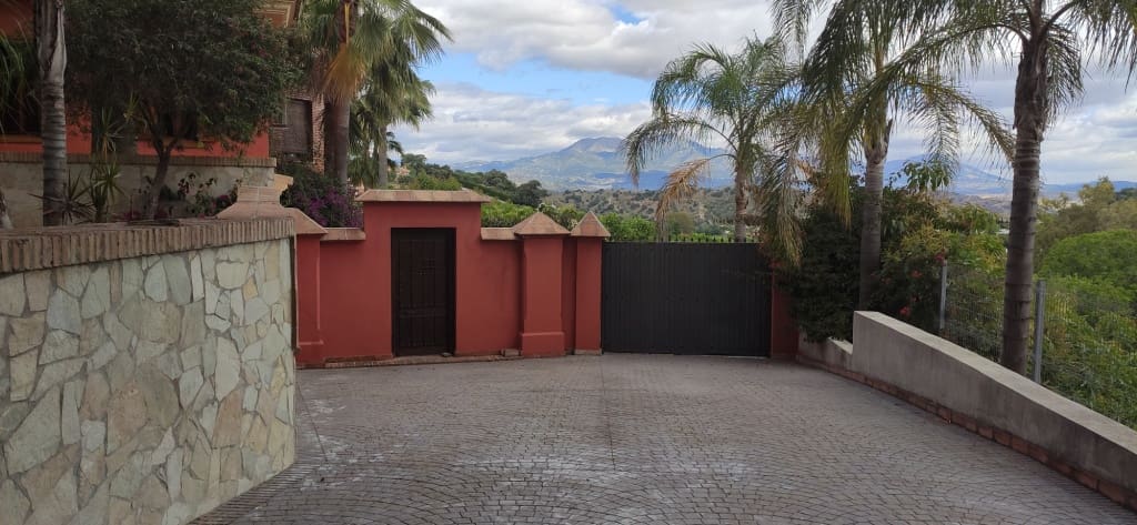 7 sypialnia Willa na sprzedaż w Coin z basenem - 990 000 € (Ref: 5353412)