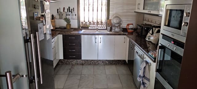 9 quarto Moradia para venda em Alhaurín de la Torre com piscina garagem - 700 000 € (Ref: 5719069)