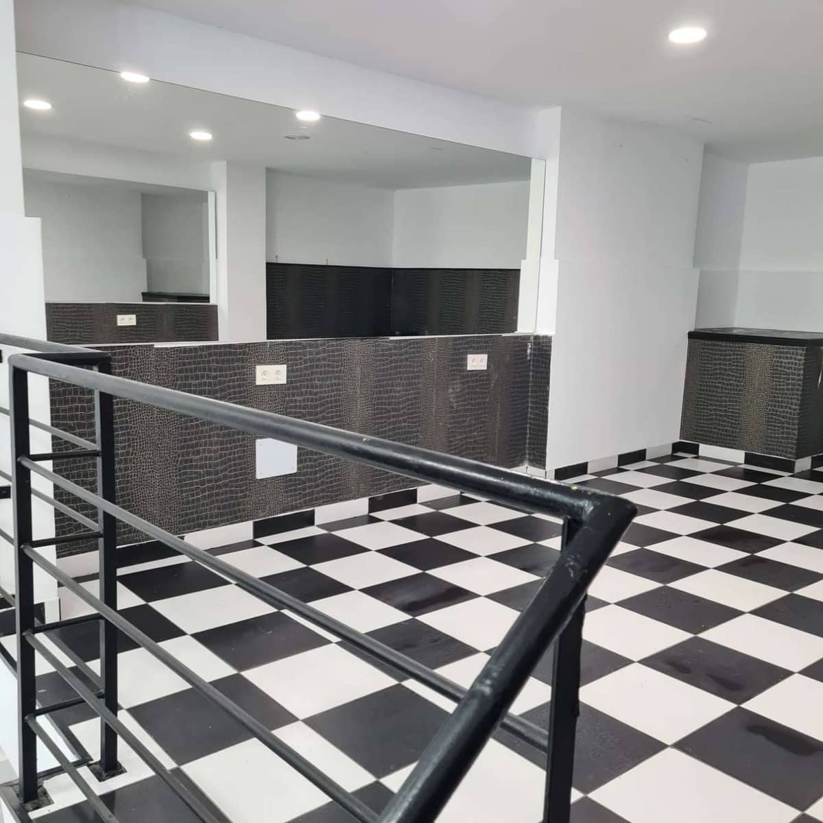 Kommersiell til salgs i Malaga by - € 850 000 (Ref: 5974839)