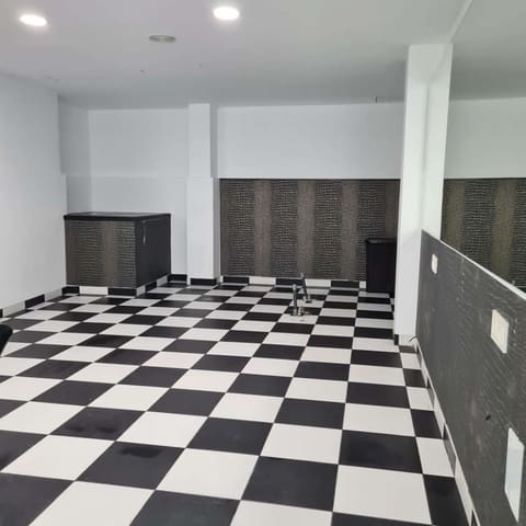 Kommersiell til salgs i Málaga by - € 850 000 (Ref: 5974839)