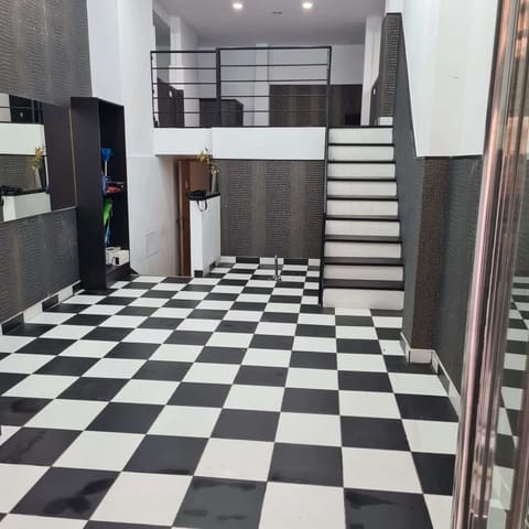 Kommersiell til salgs i Málaga by - € 850 000 (Ref: 5974839)