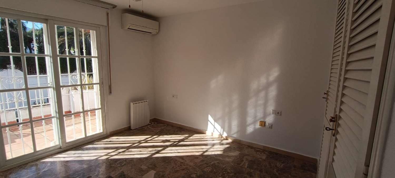 3 makuuhuone Paritalo vuokrattavana paikassa Alhaurin de la Torre mukana uima-altaan 
autotalli - 1 900 € (Ref: 6974264)