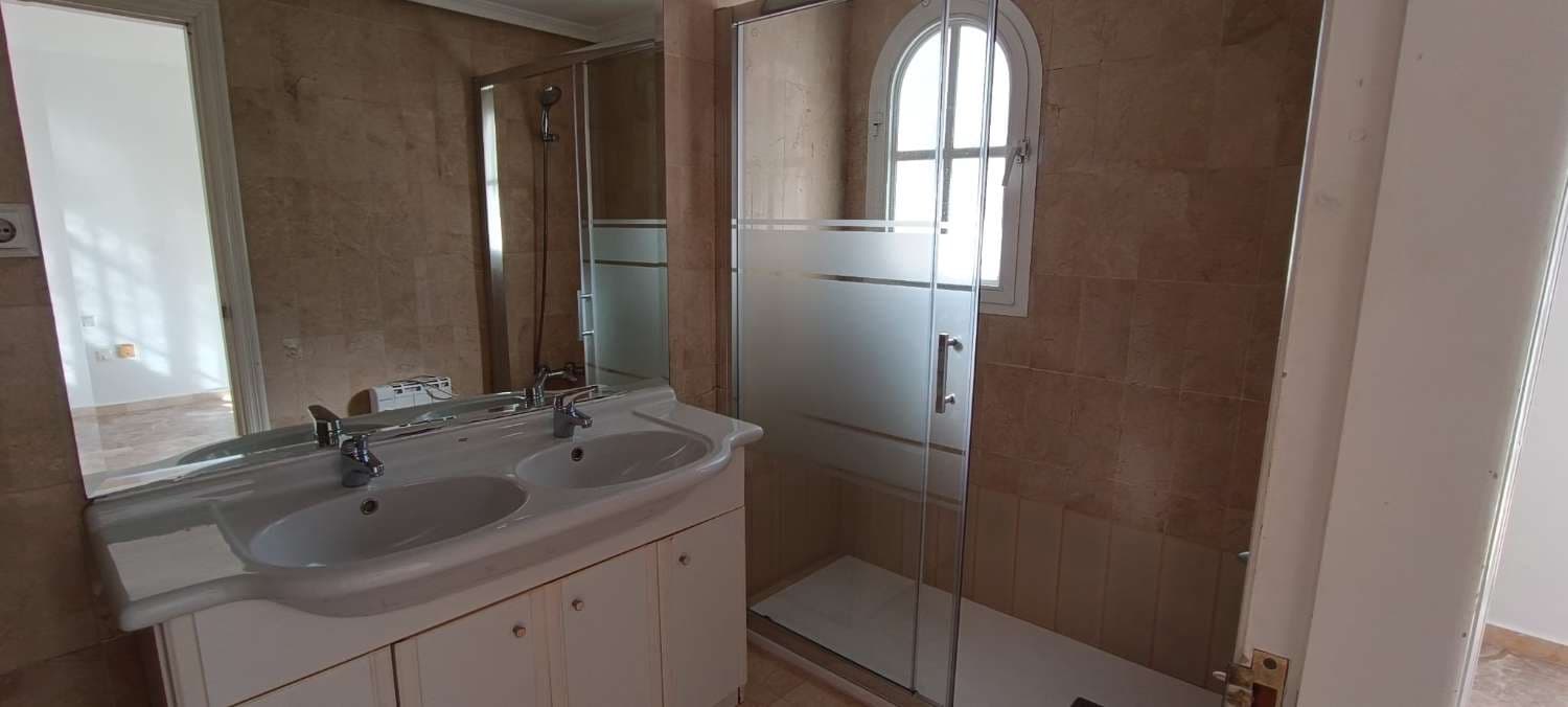 3 makuuhuone Paritalo vuokrattavana paikassa Alhaurin de la Torre mukana uima-altaan 
autotalli - 1 900 € (Ref: 6974264)