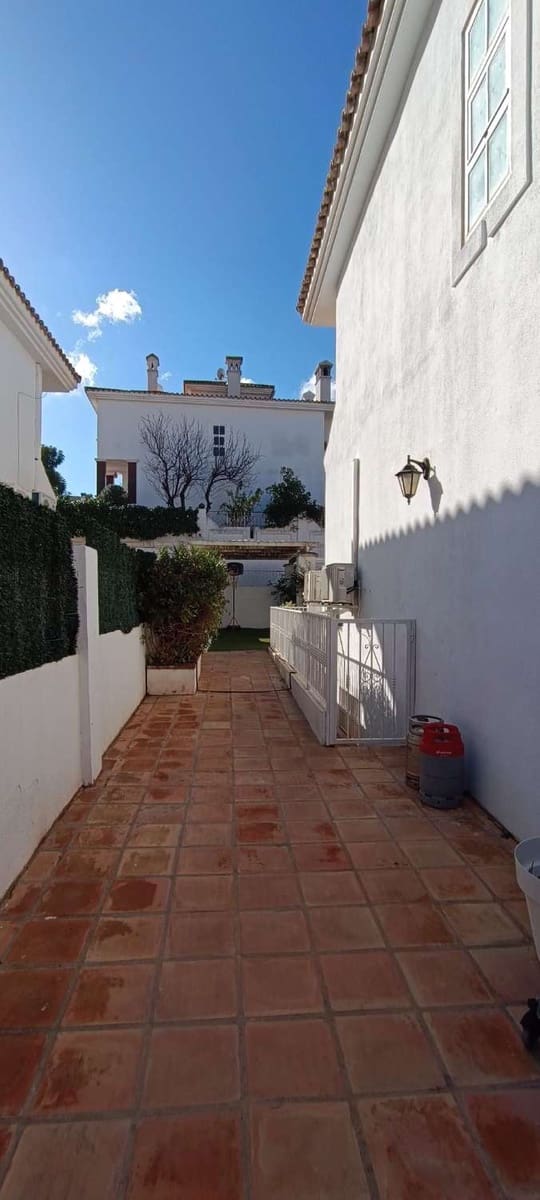 3 makuuhuone Paritalo vuokrattavana paikassa Alhaurin de la Torre mukana uima-altaan 
autotalli - 1 900 € (Ref: 6974264)