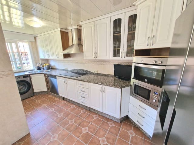 Chalet de 4 habitaciones en Mijas en venta con piscina - 850.000 € (Ref: 7396758)