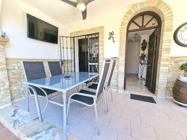 Chalet de 4 habitaciones en Mijas en venta con piscina - 850.000 € (Ref: 7396758)