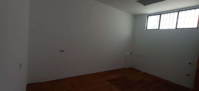 Commercial for sale in Alhaurín de la Torre - € 180,000 (Ref: 7837589)