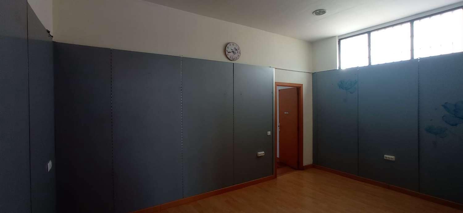 Commercial for sale in Alhaurin de la Torre - € 180,000 (Ref: 7837589)