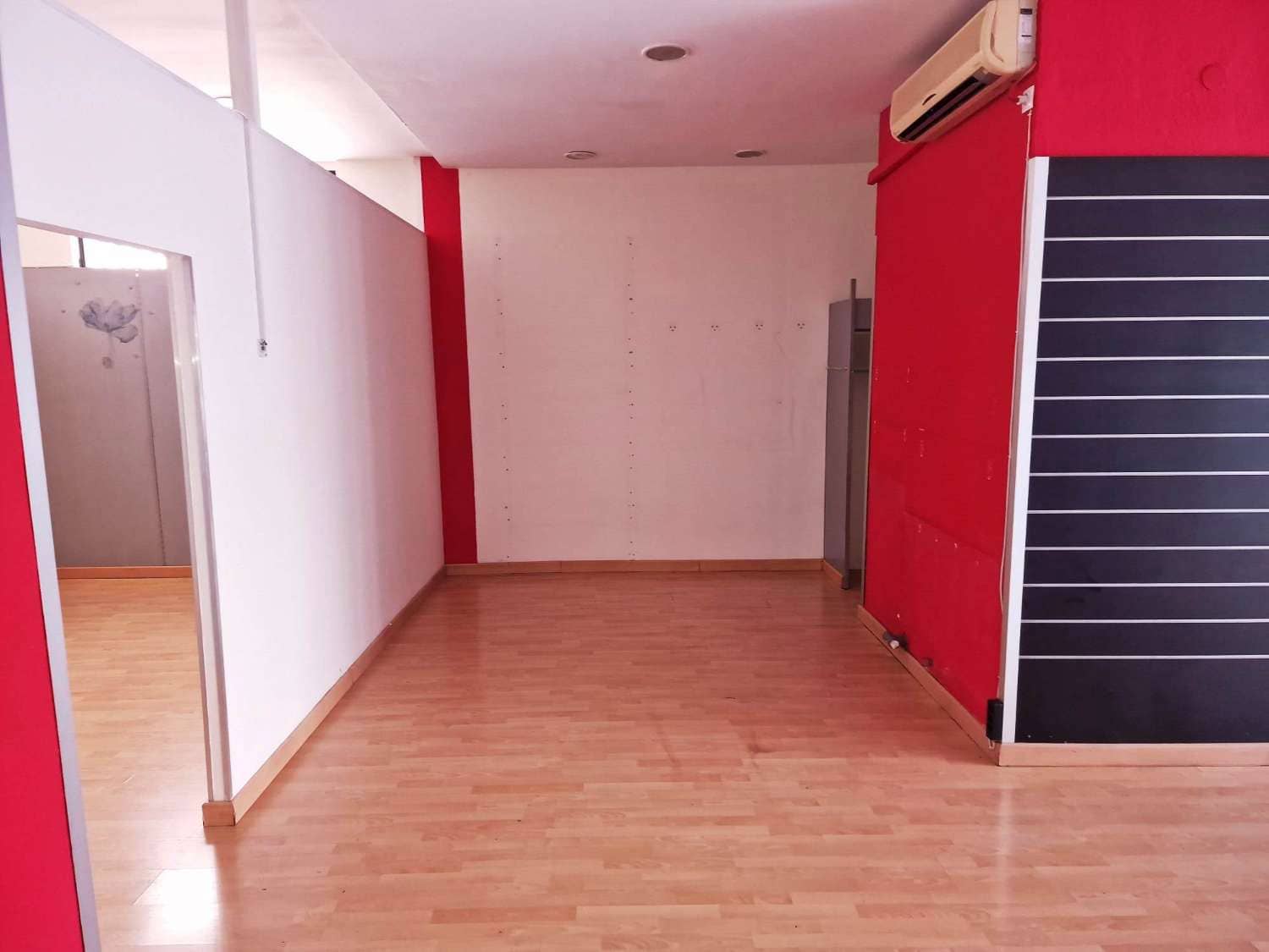 Commercial for sale in Alhaurin de la Torre - € 180,000 (Ref: 7837589)