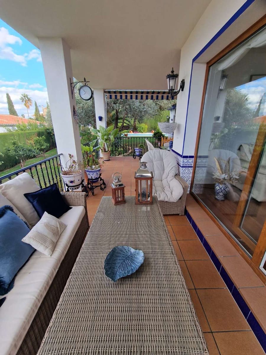 3 soveværelse Villa til salg i Alhaurin de la Torre med swimmingpool - € 850.000 (Ref: 8123233)