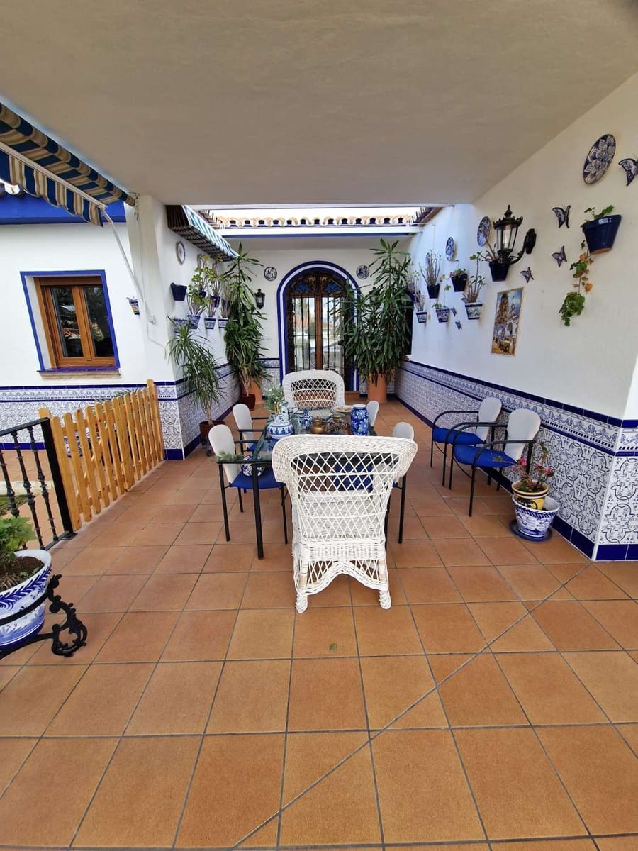 3 soveværelse Villa til salg i Alhaurin de la Torre med swimmingpool - € 850.000 (Ref: 8123233)