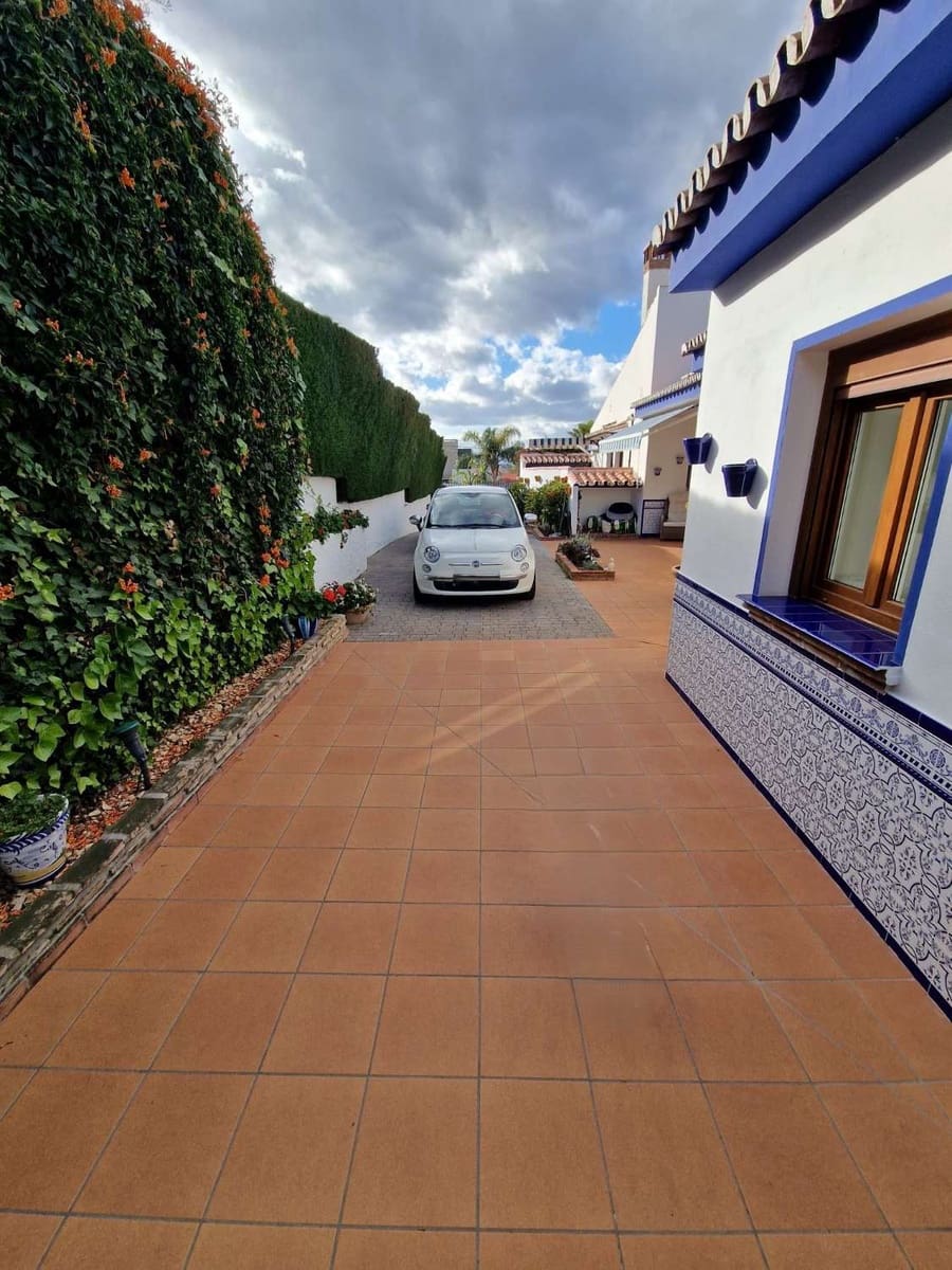 3 soveværelse Villa til salg i Alhaurin de la Torre med swimmingpool - € 850.000 (Ref: 8123233)